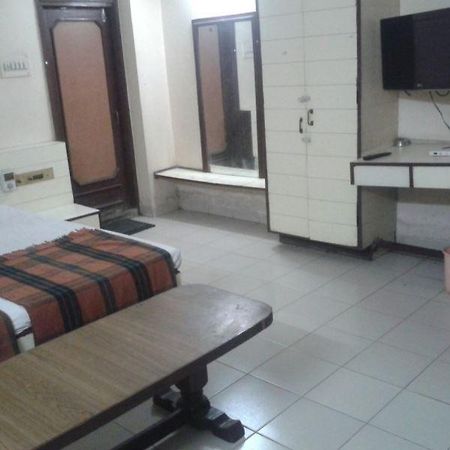 Hotel Sant Plaza อินดอร์ ภายนอก รูปภาพ